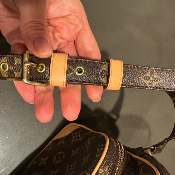 Authentic Louis Vuitton Nile canvas crossbody pre loved
Make me an offer - Picture 13 of 16